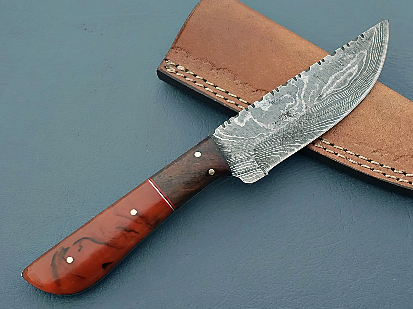 Handmade Damascus Hunting Knife - Hand-Forged Damascus Steel Blade | Leather Sheath | Ideal Gift