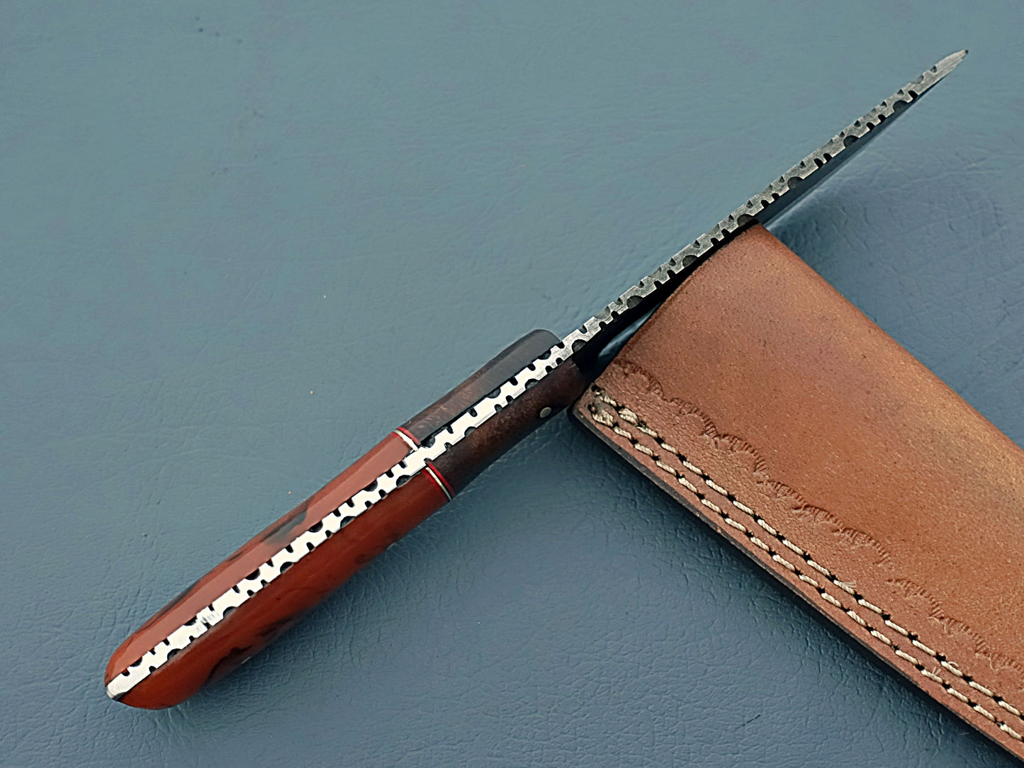 Handmade Damascus Hunting Knife - Hand-Forged Damascus Steel Blade | Leather Sheath | Ideal Gift