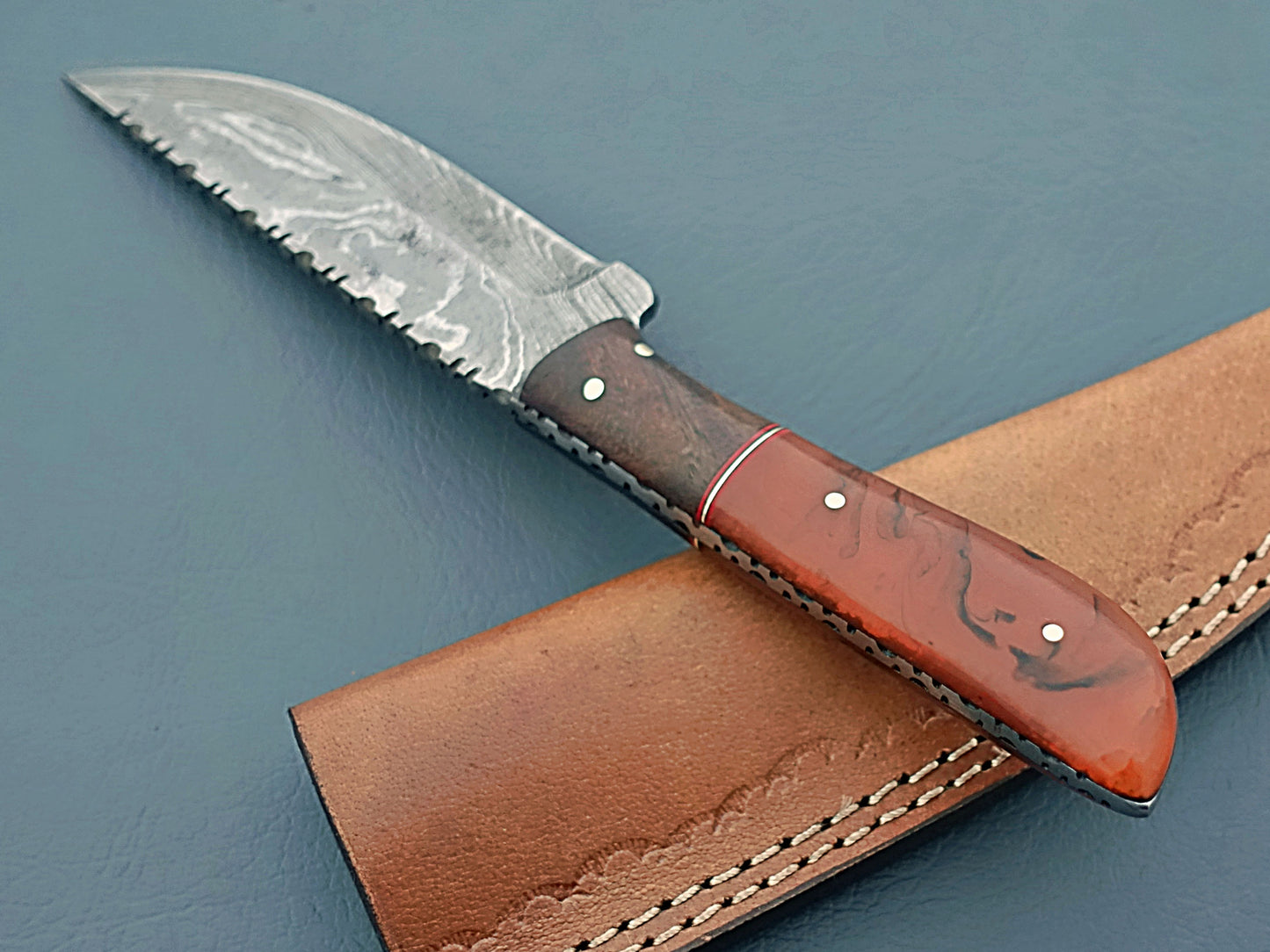 Handmade Damascus Hunting Knife - Hand-Forged Damascus Steel Blade | Leather Sheath | Ideal Gift