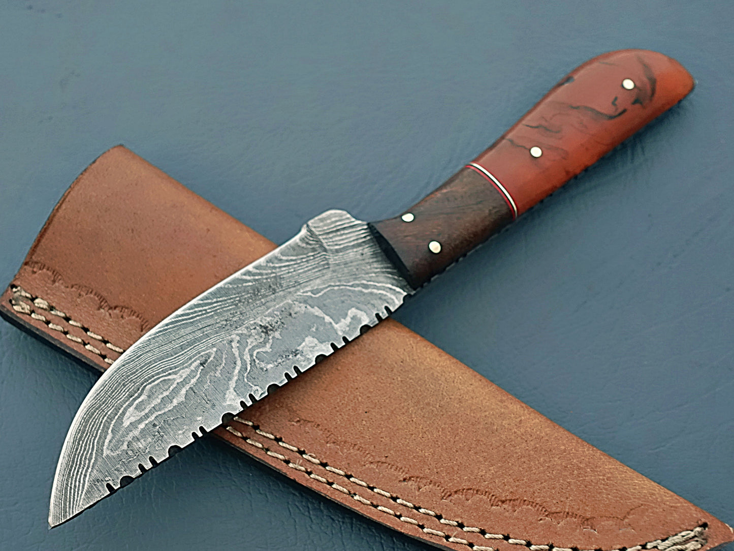 Handmade Damascus Hunting Knife - Hand-Forged Damascus Steel Blade | Leather Sheath | Ideal Gift