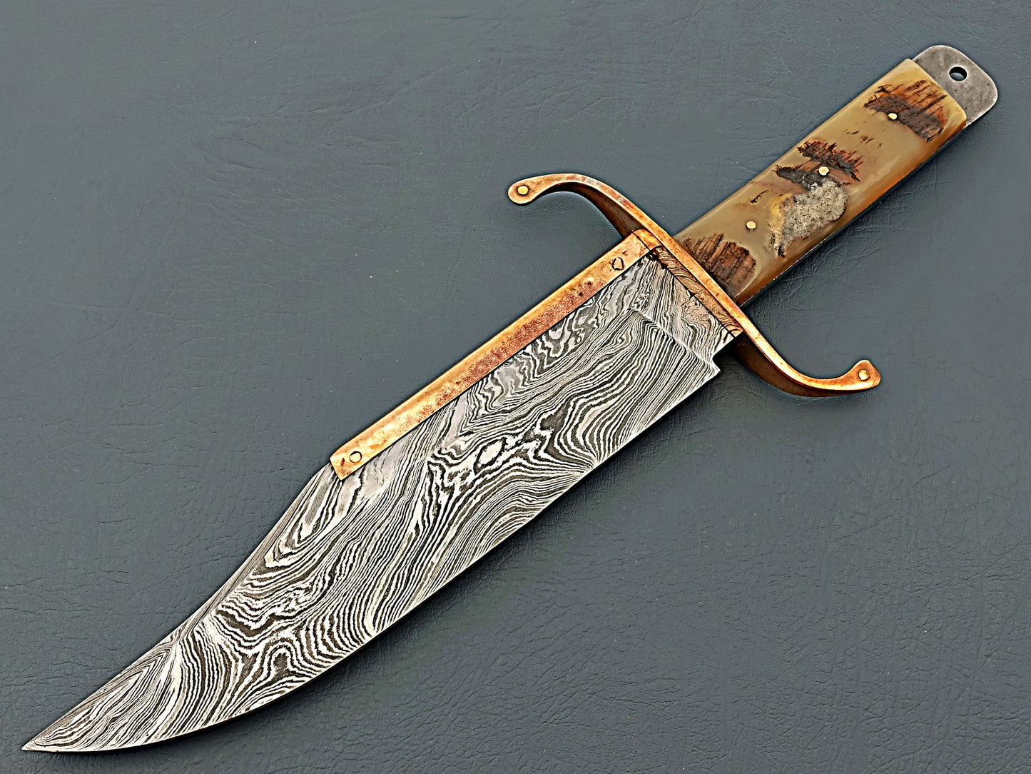 Sharp Edge Custom Handmade Damascus Steel Fixed Blade Knife Ram Horn Handle