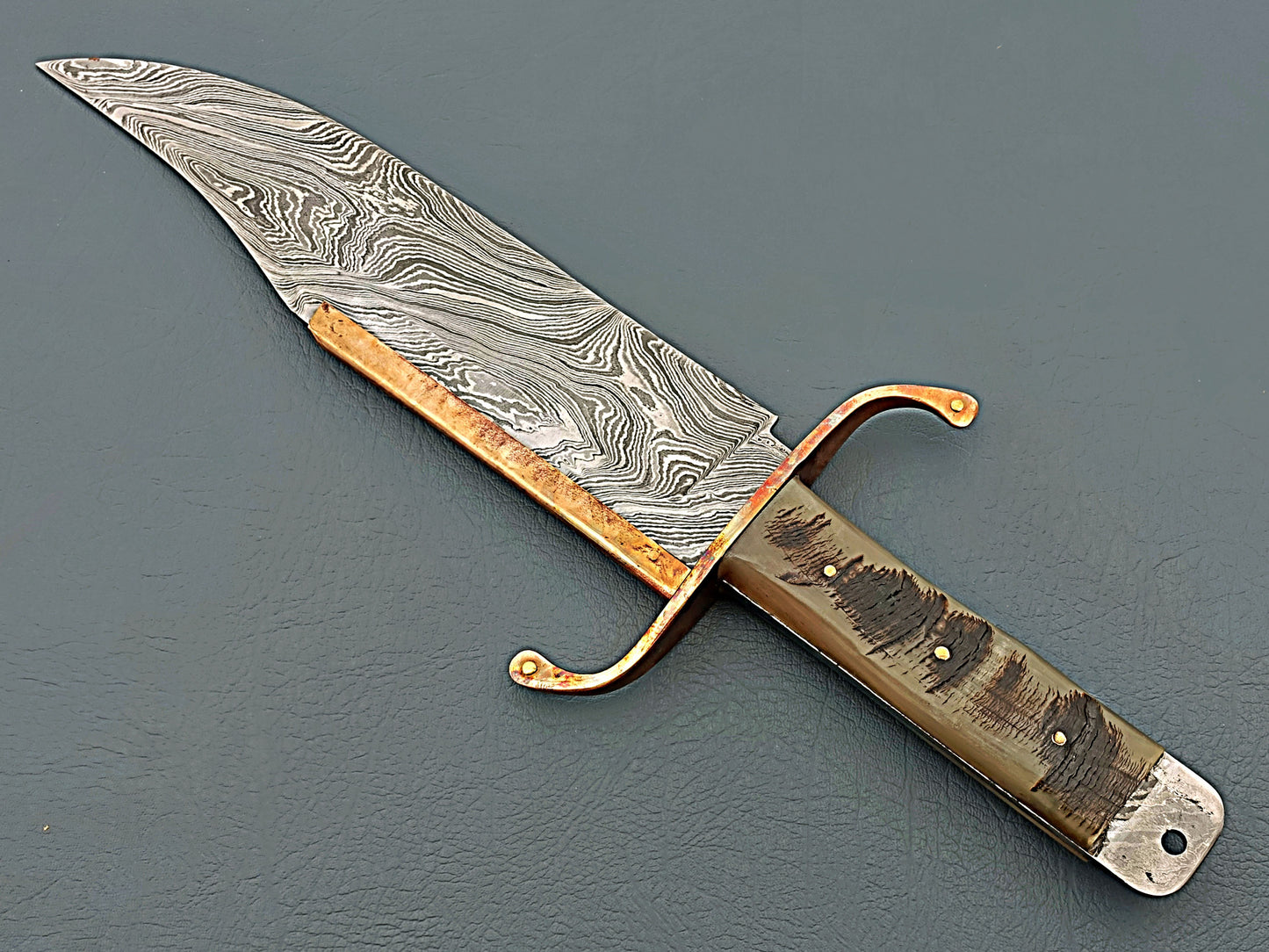 Sharp Edge Custom Handmade Damascus Steel Fixed Blade Knife Ram Horn Handle