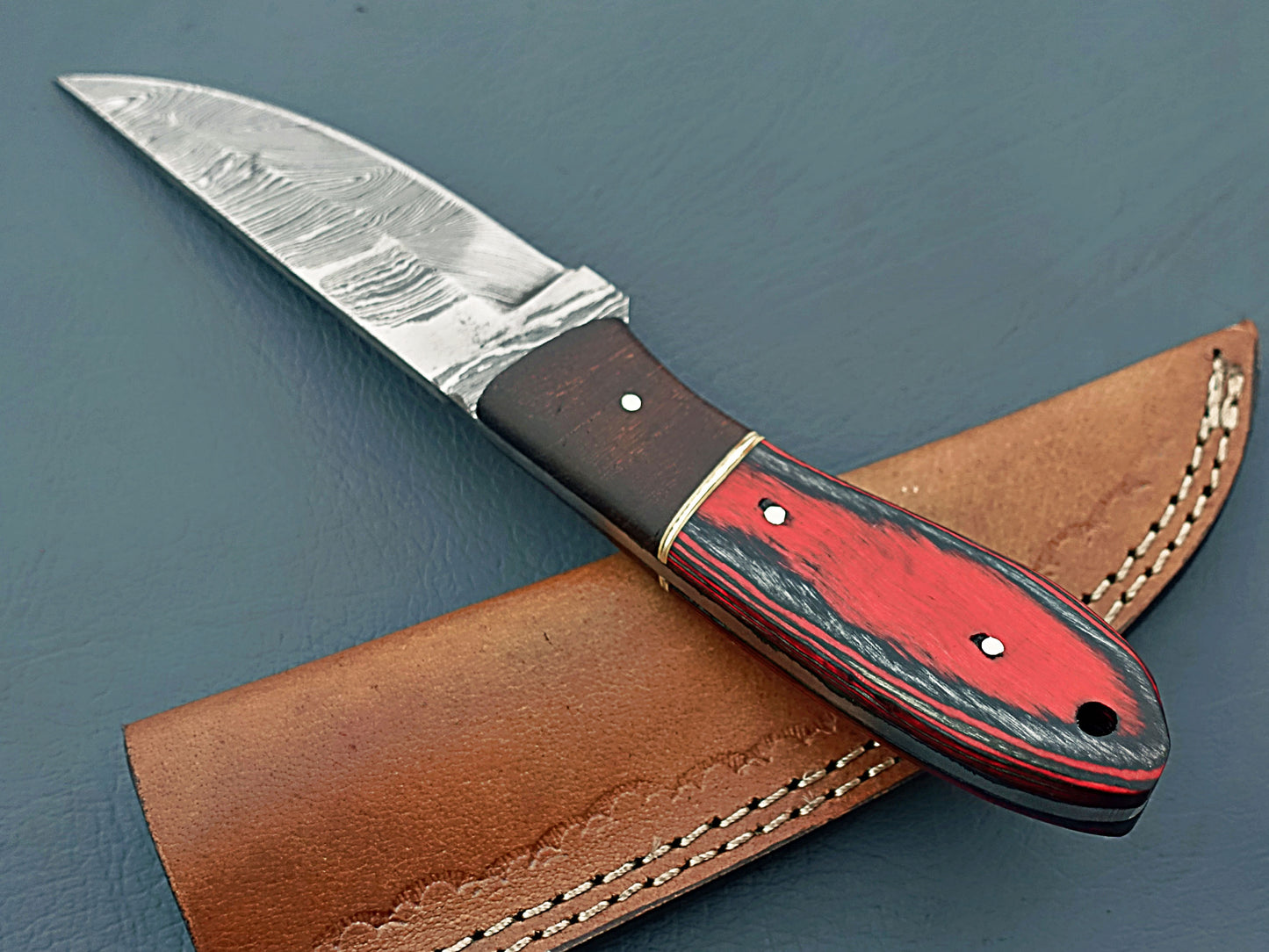 Red Damascus Steel Hunting Knife with Free Leather Sheath - Ideal for Camping