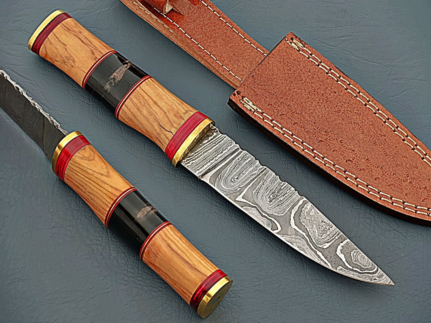 World's Best Damascus Hunting Knife - Fixed Blade with Sharp Edge and Leather Scabbard