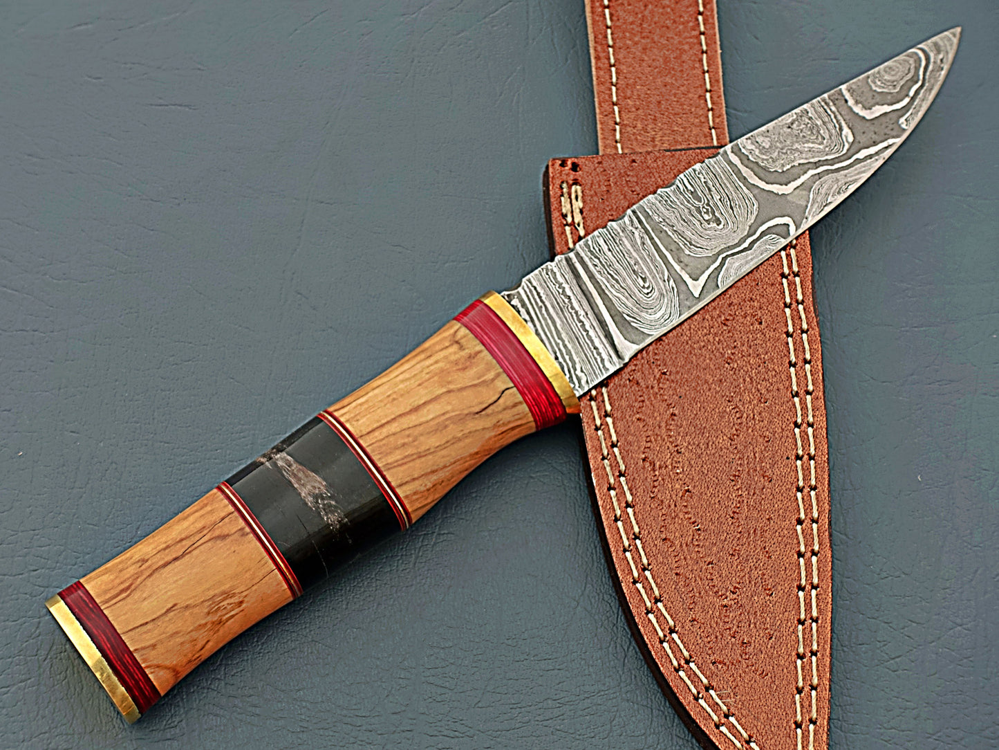 World's Best Damascus Hunting Knife - Fixed Blade with Sharp Edge and Leather Scabbard