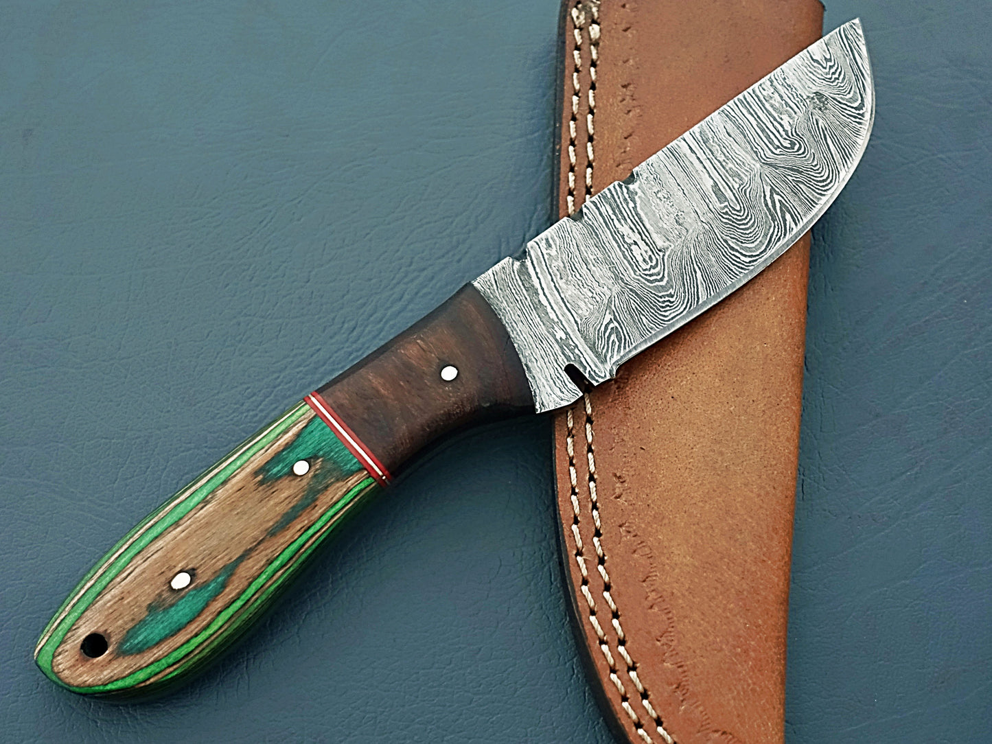 2024 Best Handcrafted Damascus Hunting Knife